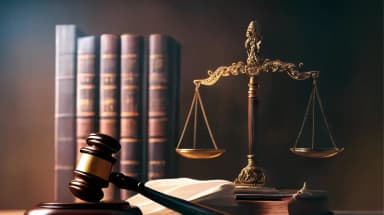 ترجمة القانون: ما هي انواع الترجمة القانونية المختلفة ومن يحتاجها الترجمة القانونية هي واحدة من أصعب أنواع الترجمة، لأنها لا تتطلب مهارات لغوية فحسب، بل تتطلب أيضا معرفة ممتازة بالقوانين والتشريعات الدولية. فما هي الترجمة القانونية وما انواع الترجمة القانونية؟